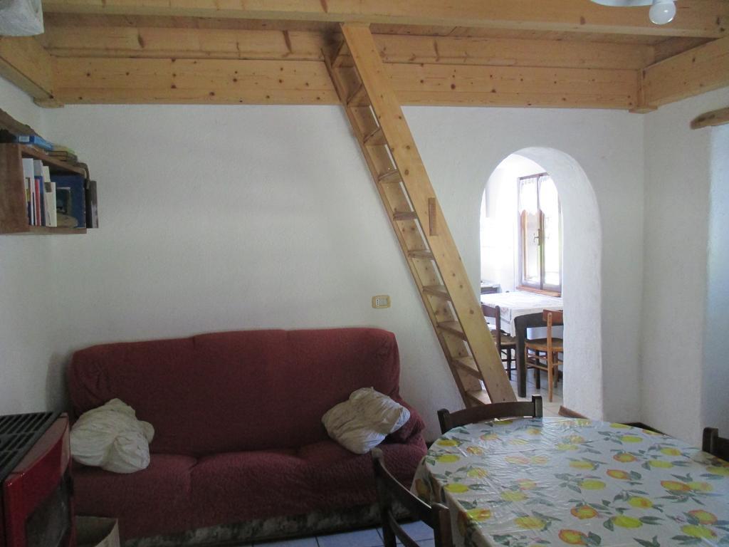 B&B L'Asinello Rampante อาร์ตา แตร์เม ภายนอก รูปภาพ